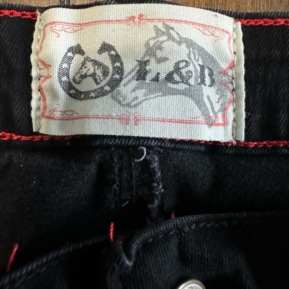 Capri’s - Picture 3 of 4